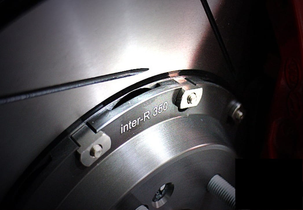STINGER FRONT OEM ROTOR REPLACEMENT_INTER R_air hole